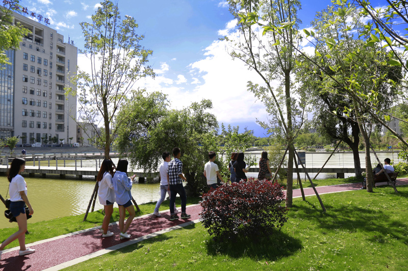 Sichuan Technology Business College 
