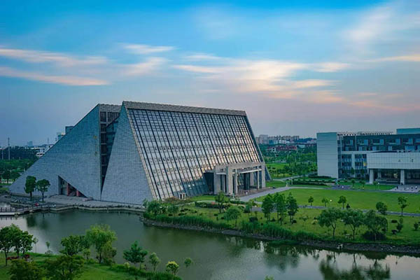 Yangzhou University 扬州大学