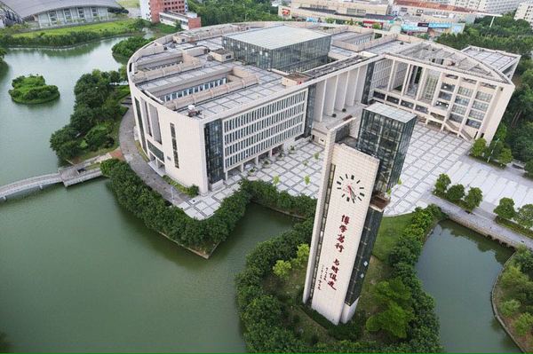 มหาวิทยาลัยในจีน Guangzhou University 广州大学