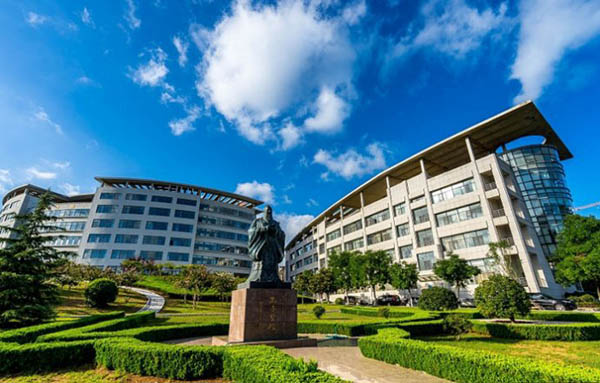 Qingdao University of Science and Technology 
