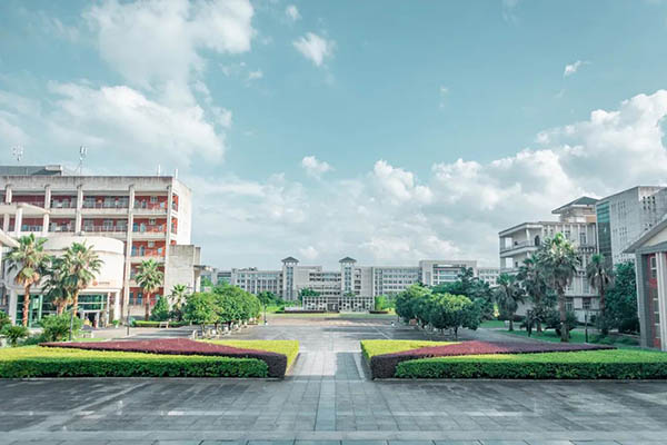 มหาวิทยาลัยครูกวางสี Guangxi Normal University
