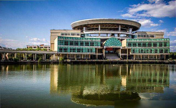 มหาวิทยาลัยเทคโนโลยีสารสนเทศเฉิงตู Chengdu University of Information Technology